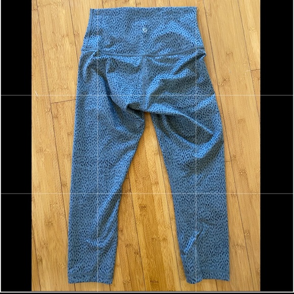 lululemon athletica Other - Lululemon 3/4 Wunder Under print leggings size 6